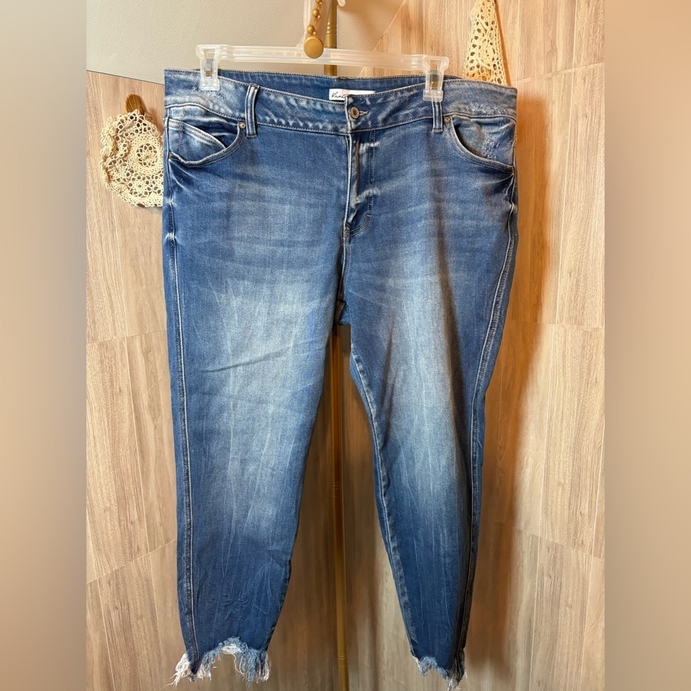 KanCan Distressed Blue Capri Jeans Frayed Hem Size 20